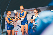 Anna und Lisa Hahner gewanen bei den Frauen den Halbmarathon beim SportScheck Stadtlauf München 2017  (©Foto: Oliver Farys für SportScheck)